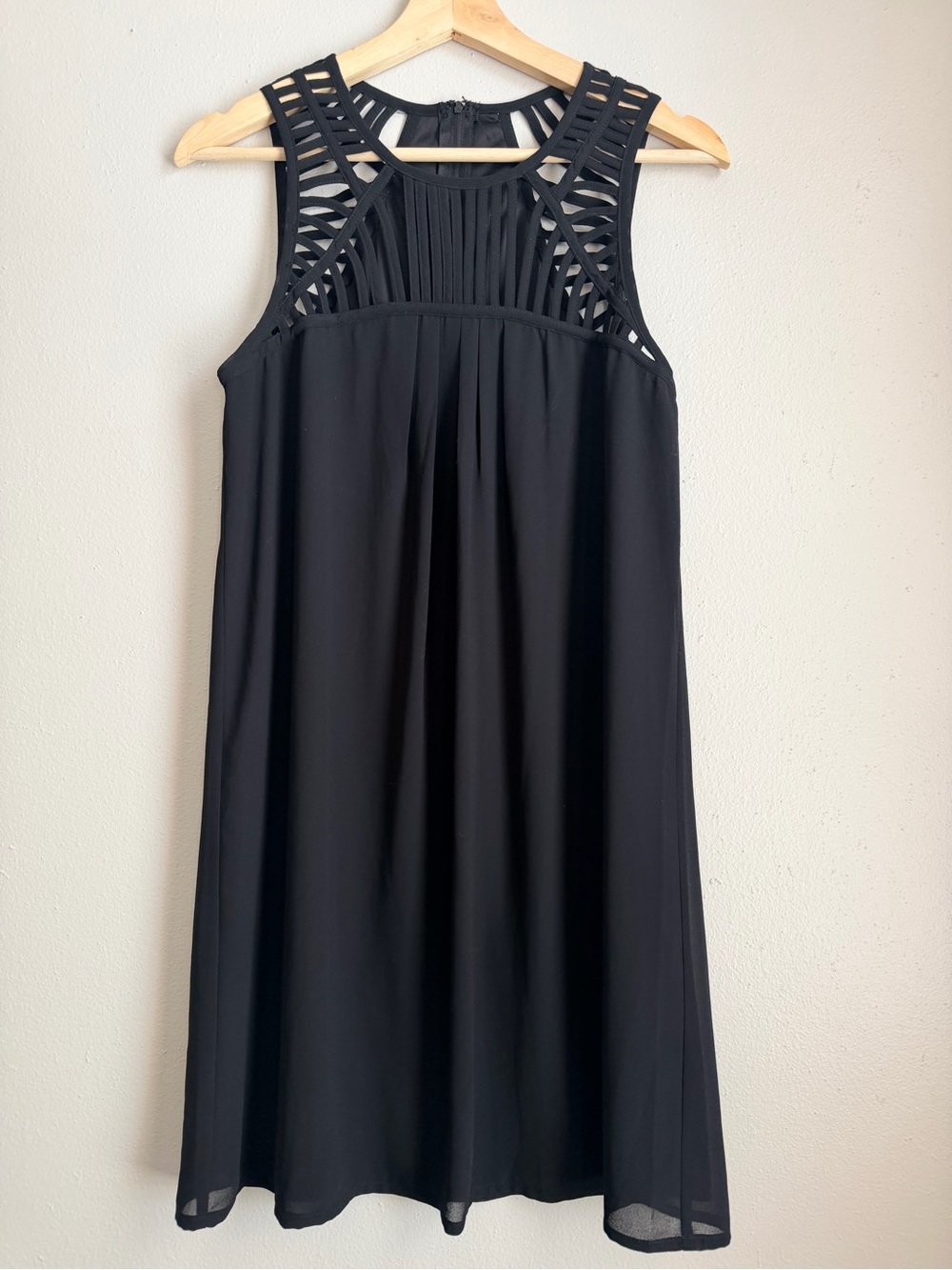 Black Sleeveless Cutout Yoke Dress - Classic A-Line